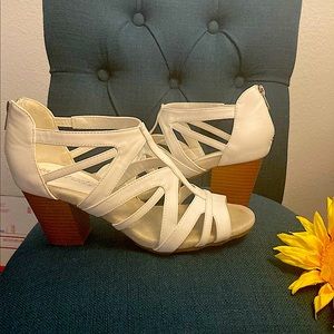 Women’s White Heeled Sandal (9)